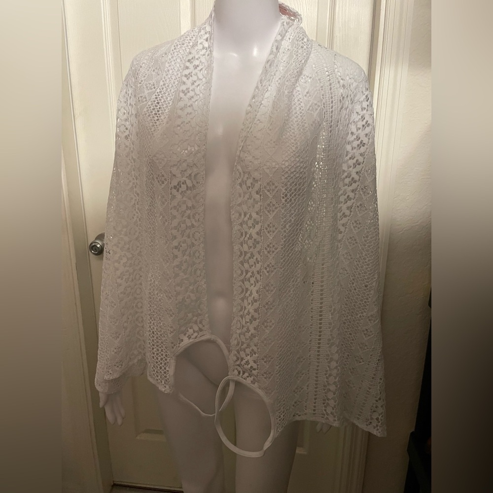 Victoria’s Secret White Crocheted floral lace cropped Beach negligee cover up SM
